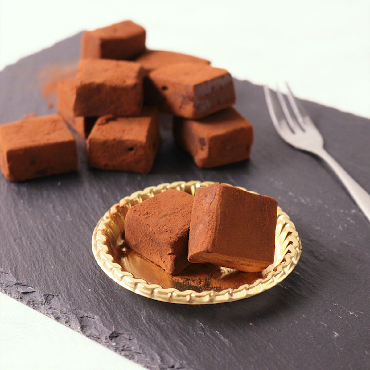 材料3つで作れちゃう とろける濃厚の みんな大好きチョコ レシピ3選 クラシル 材料3つで作れちゃう とろける濃厚の みんな大好きチョコ レシピ3選 クラシル