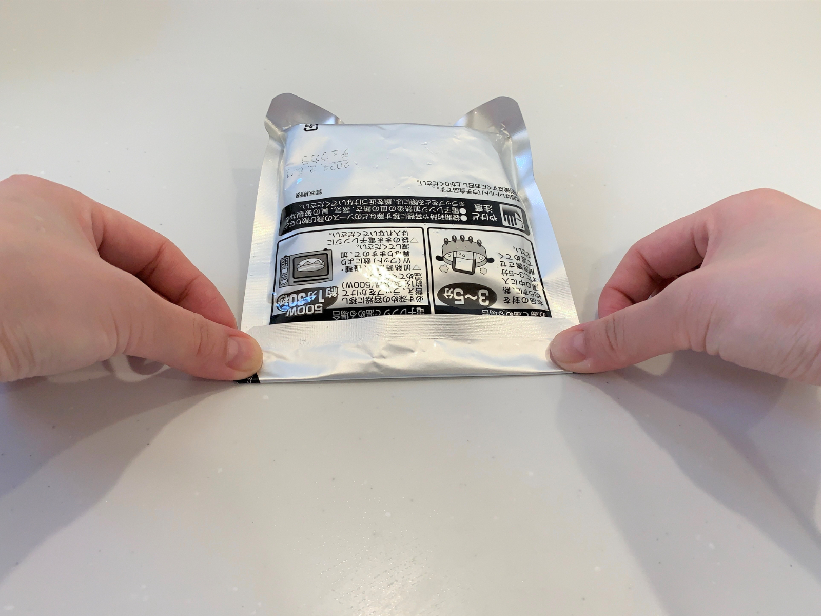もう手を汚さない レトルトカレーの袋 をきれいに開ける簡単な裏技を検証してみた クラシル