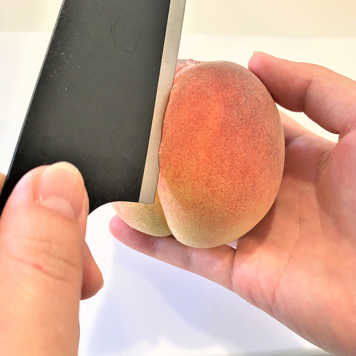 これで失敗知らず 桃の皮を簡単に剥く裏技3つを比較 一番きれいにできた方法は クラシル