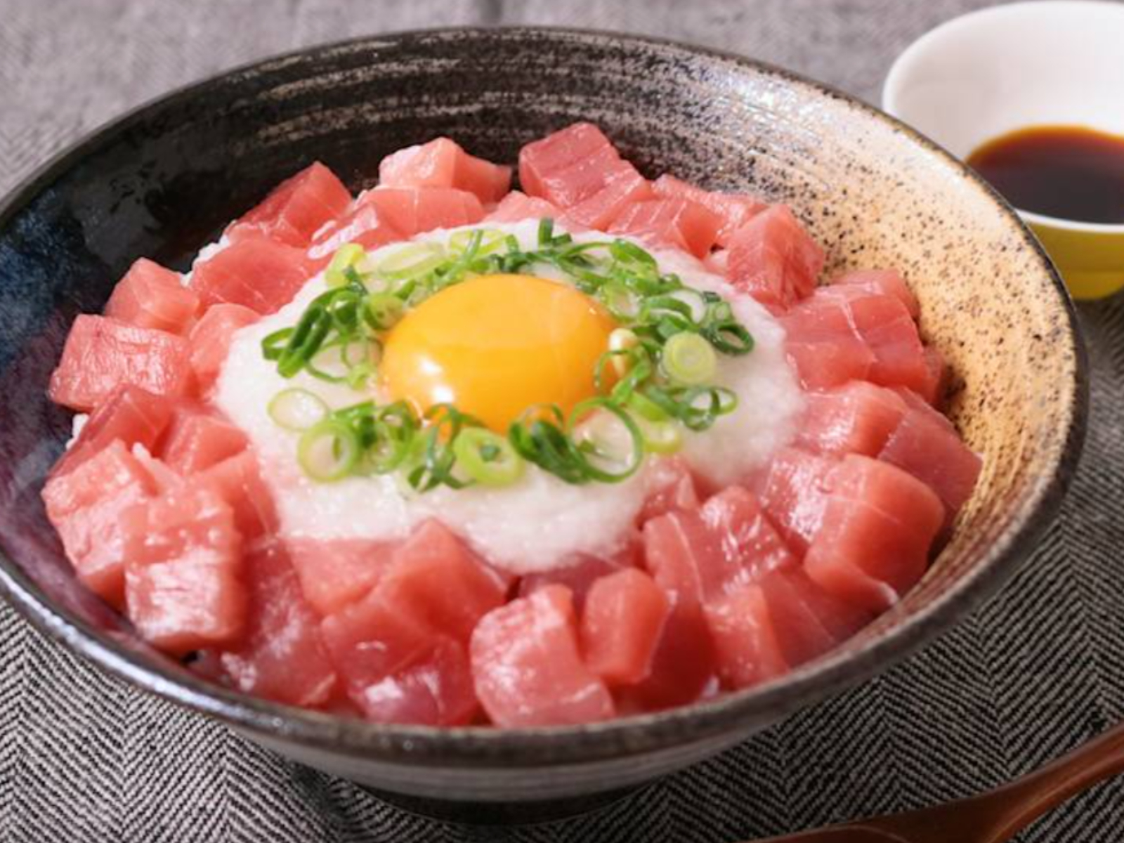 まぐろとたまご⭐︎ページ　4点まとめ クイズ】”まぐろ丼”に隠れた答えは全部で3つ！10秒でわかったら