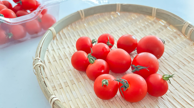 ミニトマトを常温で保存する場合は通気性のいいザルに並べて