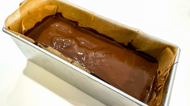 ミルクチョコレートをまんべんなく広げる