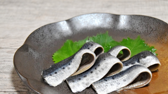 コノシロってどんな魚？味や特徴、コハダとの違いについても解説！ | クラシル