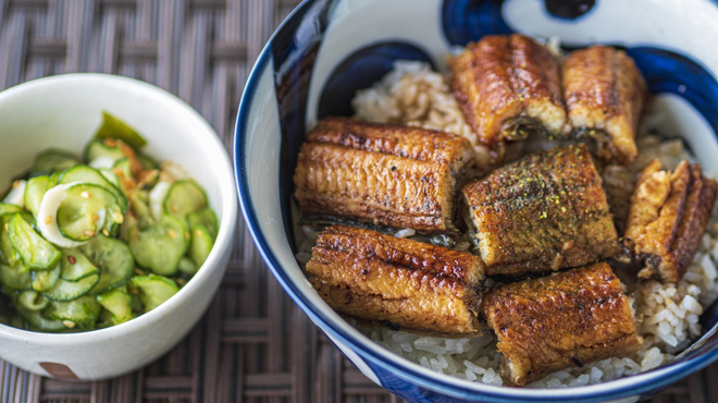 うな丼ときゅうりの和え物