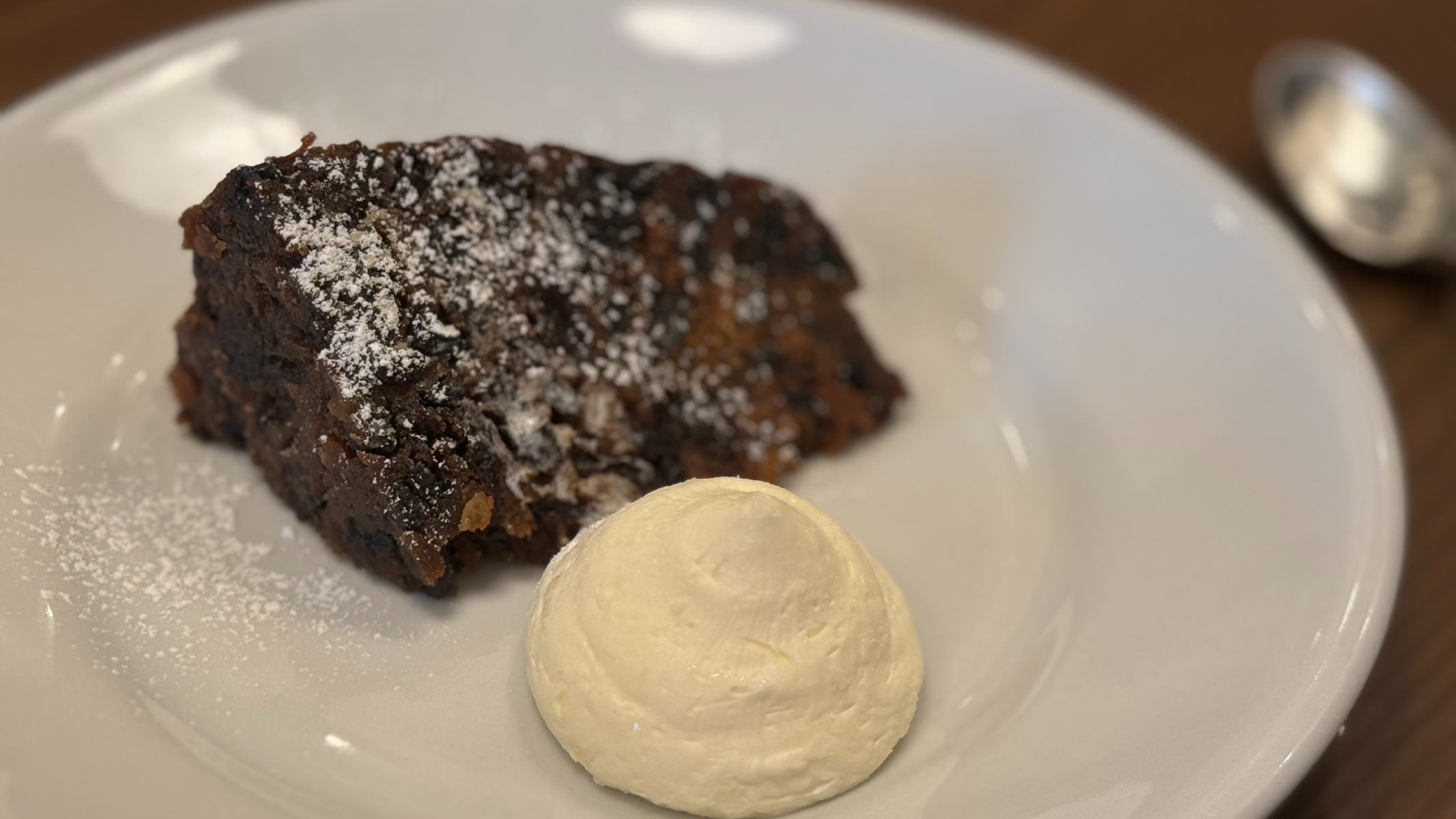 イギリスの伝統菓子「クリスマスプディング」とは？伝統的な作り方や食べ方についても解説！ | クラシル