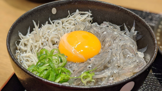 しらすってどんな魚?特徴やレシピ、ちりめんじゃことの違いもご紹介! | クラシル