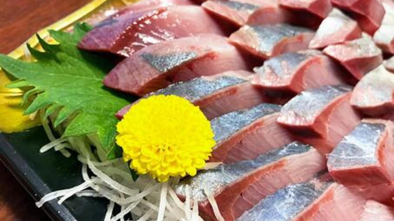 お刺身に“菊の花”が添えられている理由とは...？「彩りだけじゃないのか！」