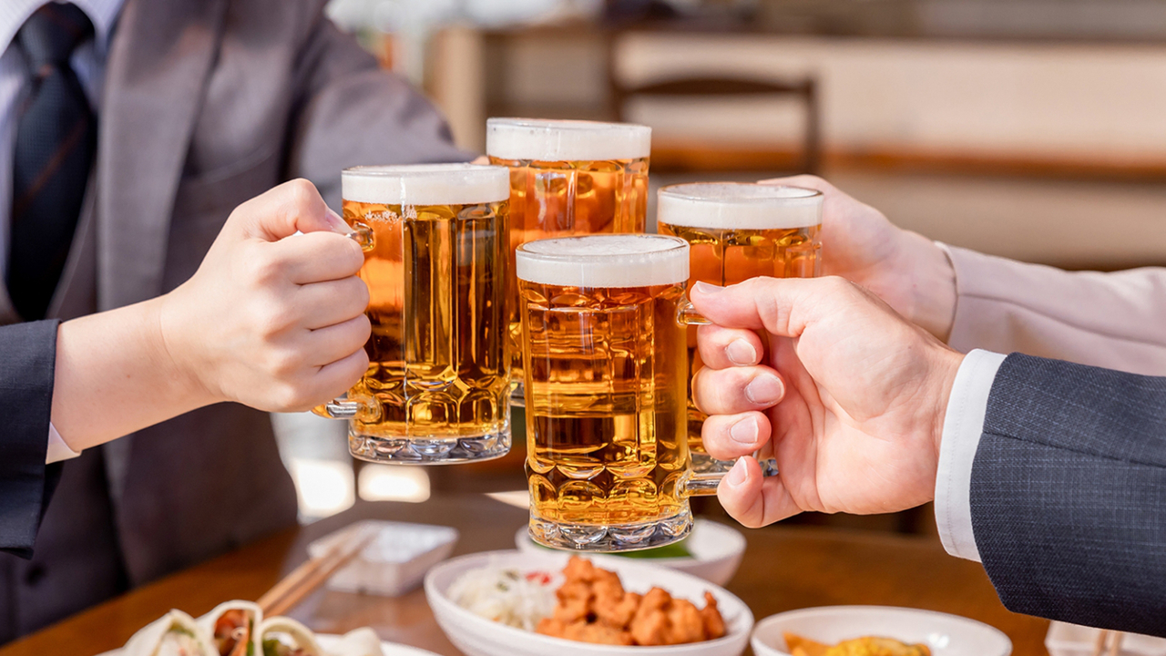 居酒屋で「2杯目」は何を頼む？3位ハイボール、2位ビールを抑えて1位になったのは…