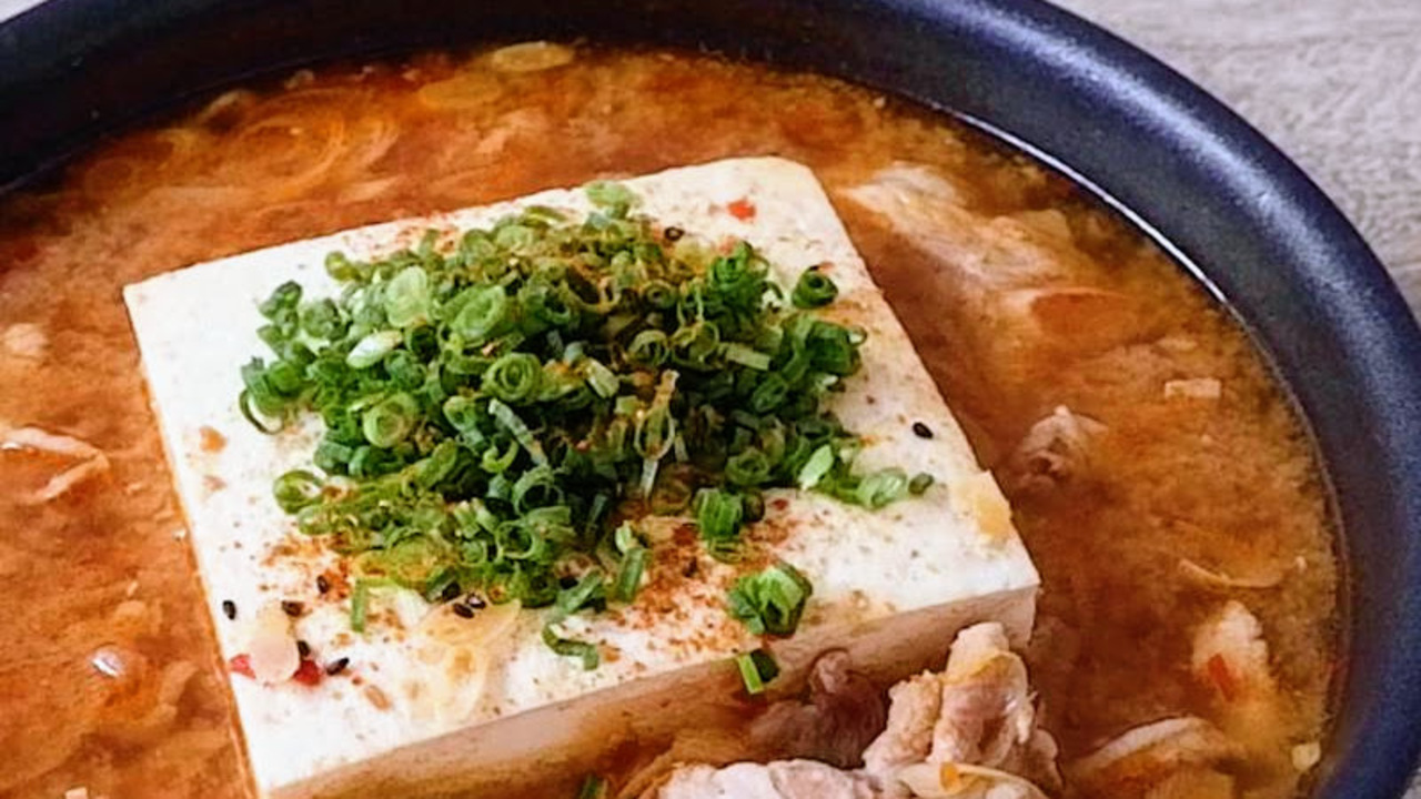 「豆腐丸ごと！？」「すぐ作れそう！」フライパンで作れるから片付けが楽！大人気の豆腐レシピ