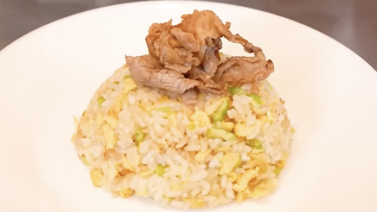「チャーハン、べちゃべちゃ...」プロが教える"失敗知らず"のパラパラチャーハンの裏ワザに「マジでおすすめ」