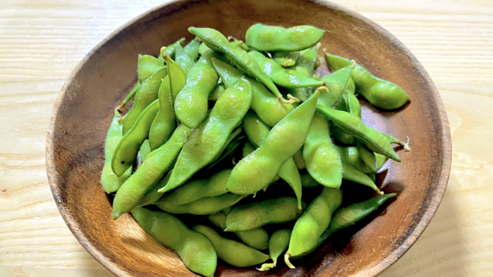 湯沸かし要らずで簡単 枝豆をおいしく食べるなら 蒸し焼き が正解 クラシル