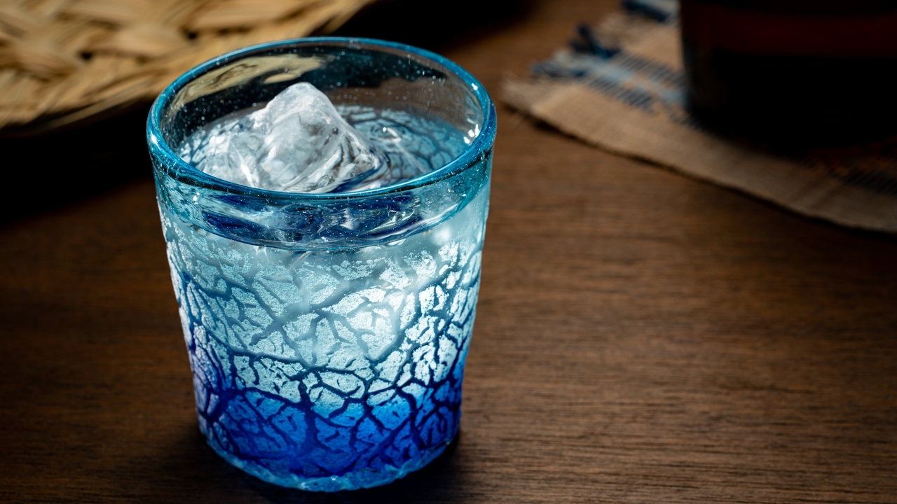泡盛ってどんなお酒？原料や度数、おいしい飲み方についても解説！
