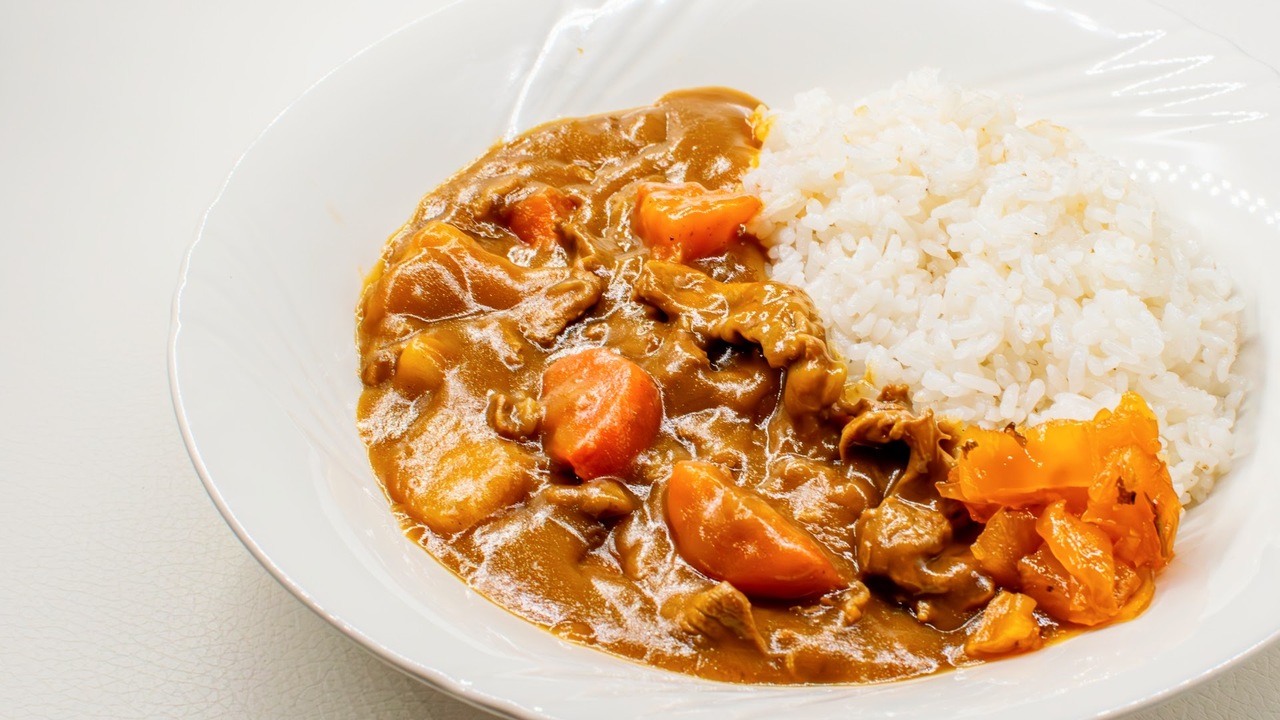 “家庭料理”といえばなに？3位みそ汁、2位カレーを抑えて1位になったのは…
