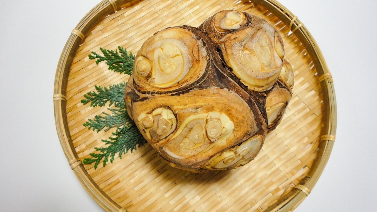 八つ頭とは？名前の意味や特徴、簡単な皮のむき方とおすすめレシピ