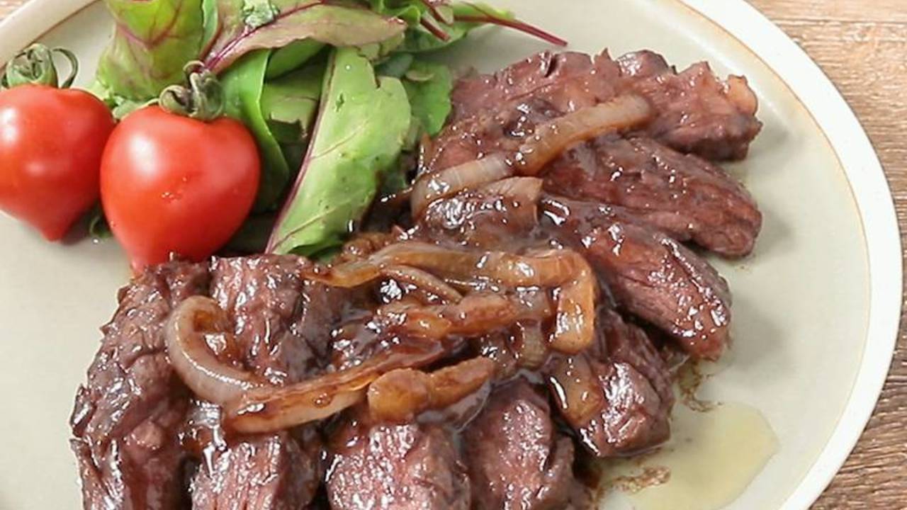 「これ、優勝！」「焼くだけ簡単」フライパンひとつでとびきりおいしい！“肉おかず”レシピ5選