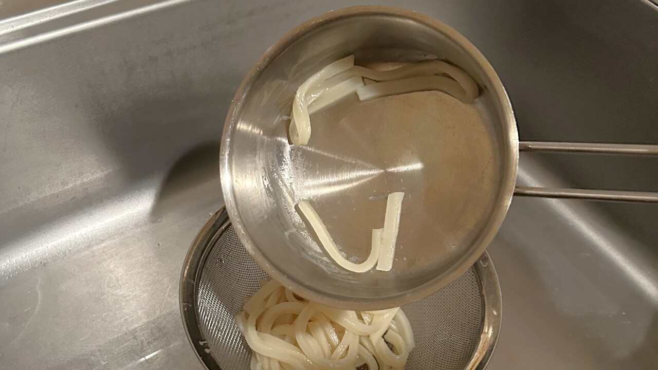 「もう鍋底に麺がくっつかない！」茹でるときのプチストレスを解消する裏ワザとは？