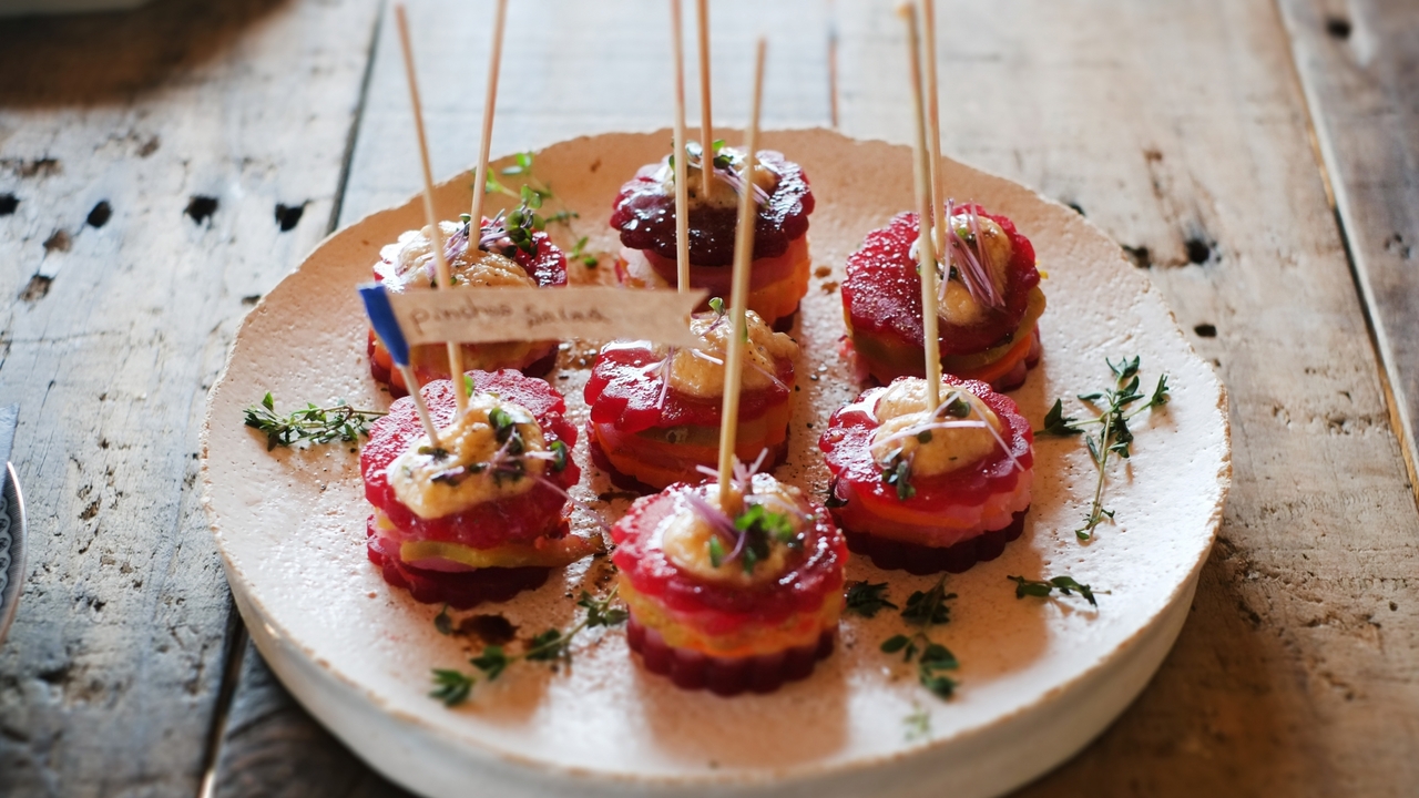 簡単おしゃれなおつまみ「ピンチョス」！特徴やタパスとの違いについて解説