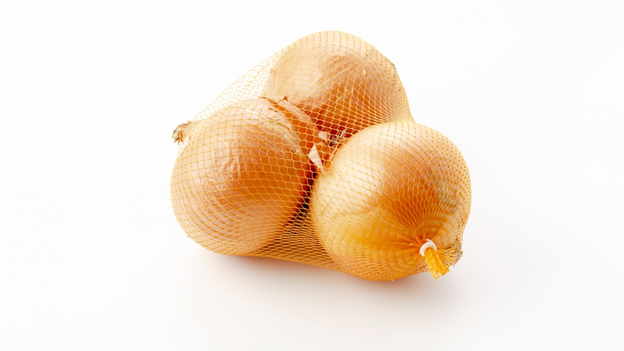 夏の玉ねぎって常温保存でいいの？保存の注意事項やおすすめレシピをご紹介！