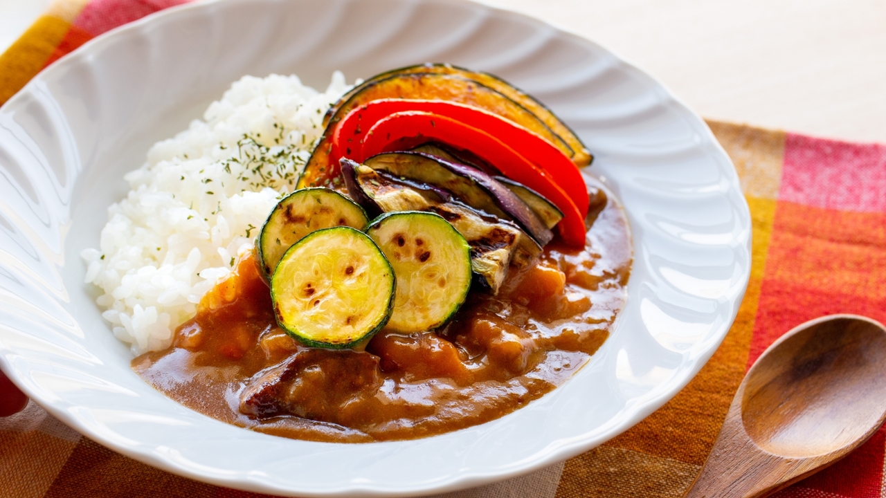 カレーのトッピングにおすすめの食材を定番から変わり種までまとめてご紹介
