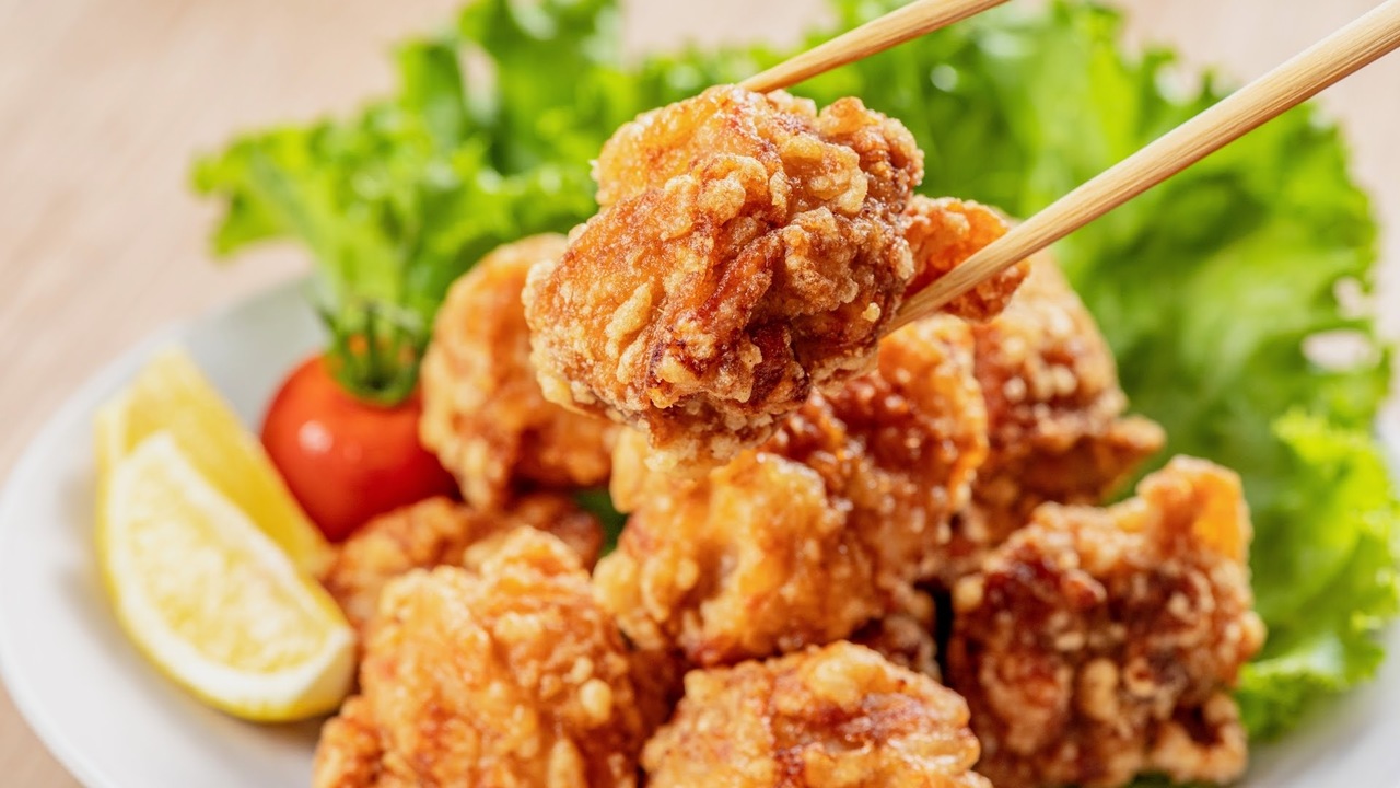 大人200人が回答「子どもの頃に好きだった料理」は？3位唐揚げ、2位カレーを僅差で抑えた第1位は…