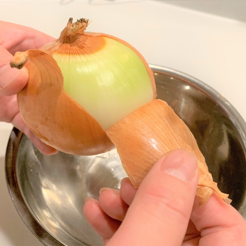 玉ねぎ”の皮はどこまで剥くべき？緑の部分は食べてはいけない 