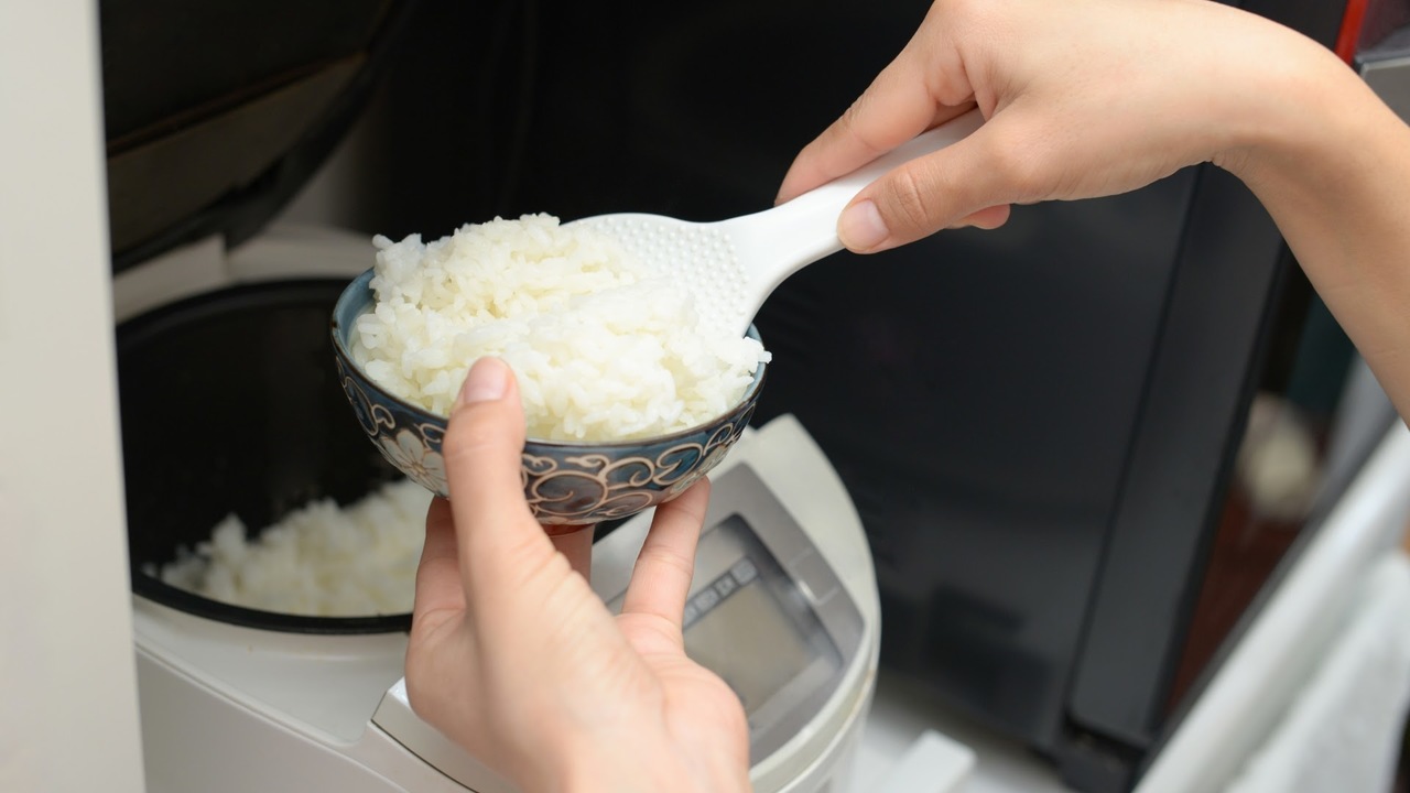 炊飯器の”ごはん”、炊けてすぐに蓋を開けるのはNG…？！「今まで間違ってた！」