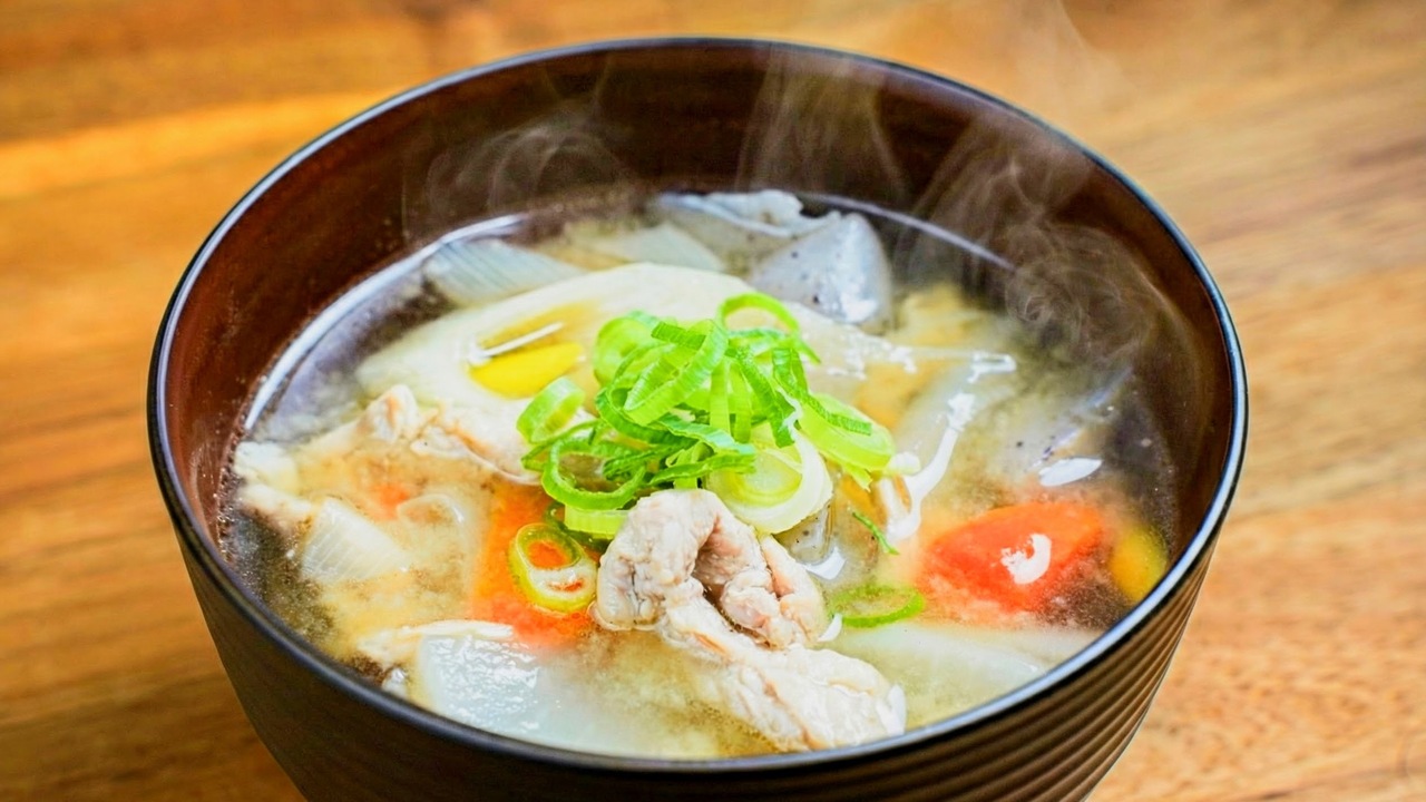 豚汁に欠かせない“豚肉以外の具”といえば？3位里芋、2位ごぼうを抑えたダントツ1位は…