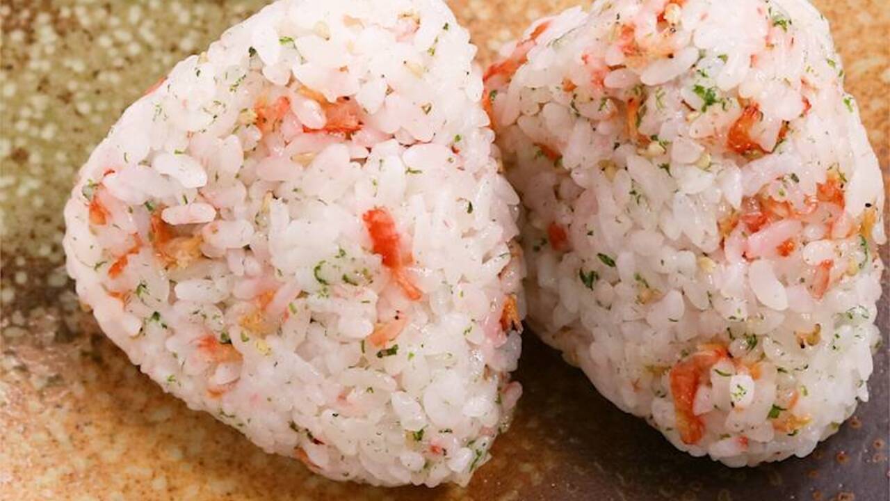 「おにぎり、これは思いつかなかった！」混ぜるだけで止まらない“やみつき無限”おにぎり5選