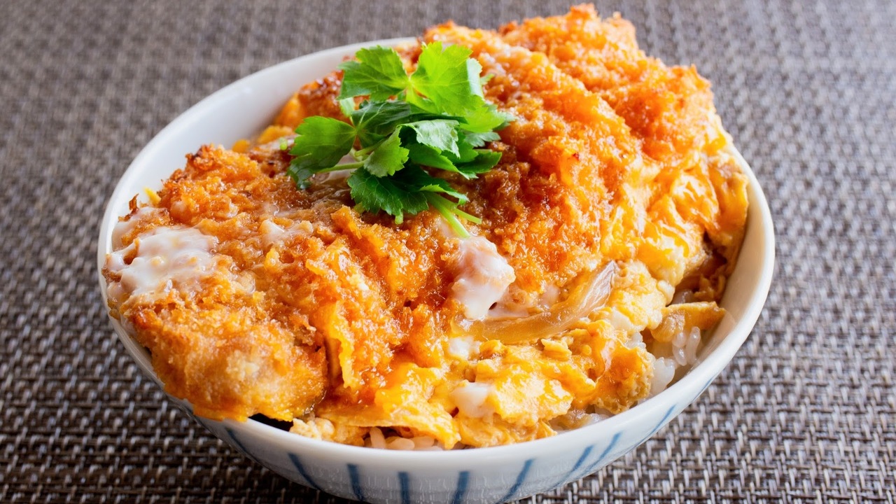 いちばん好きな丼はなに？3位牛丼、2位カツ丼を抑えた1位は…