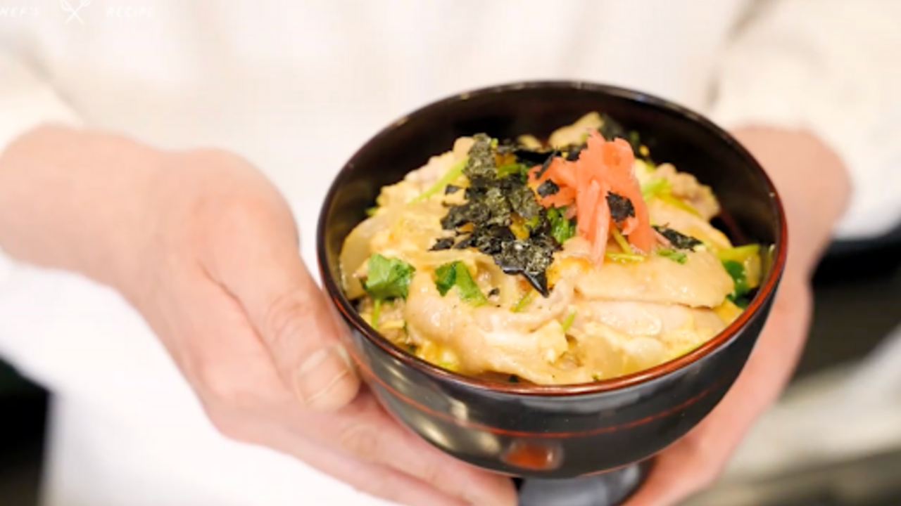 親子丼、“鶏もも肉だけ”じゃもったいない。日本料理シェフの『ちょい足し食材』に「初めて聞きました」