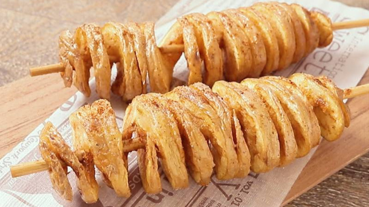 『専用カッターは不要』お祭りで売ってる"トルネードポテト"を家にあるもので作る方法とは？