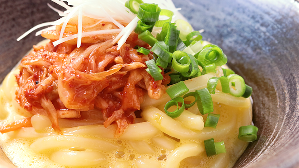 トッピングと味付けを楽しむ 釜玉うどんのアレンジレシピ5選 クラシル