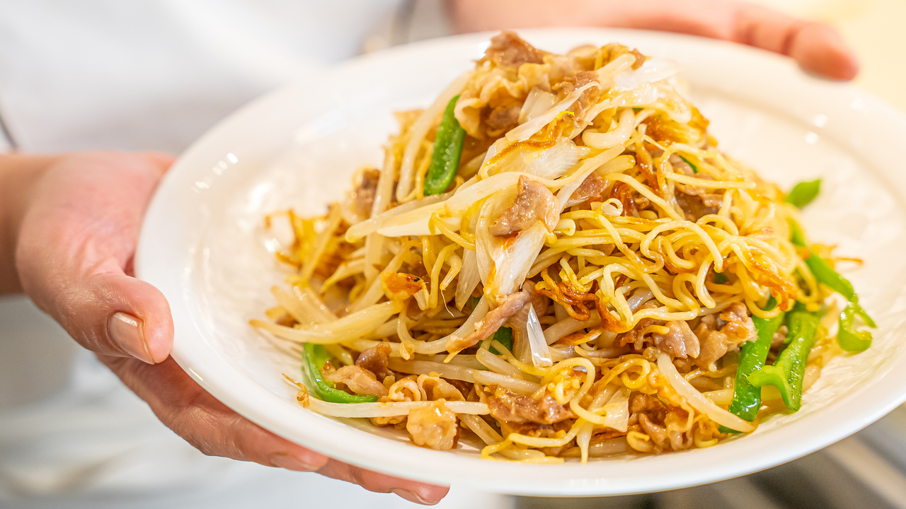 「焼きそばが水っぽくなる...」中華料理プロのカリッと仕上げる裏ワザに「マジで美味い」「何度も作ってます」