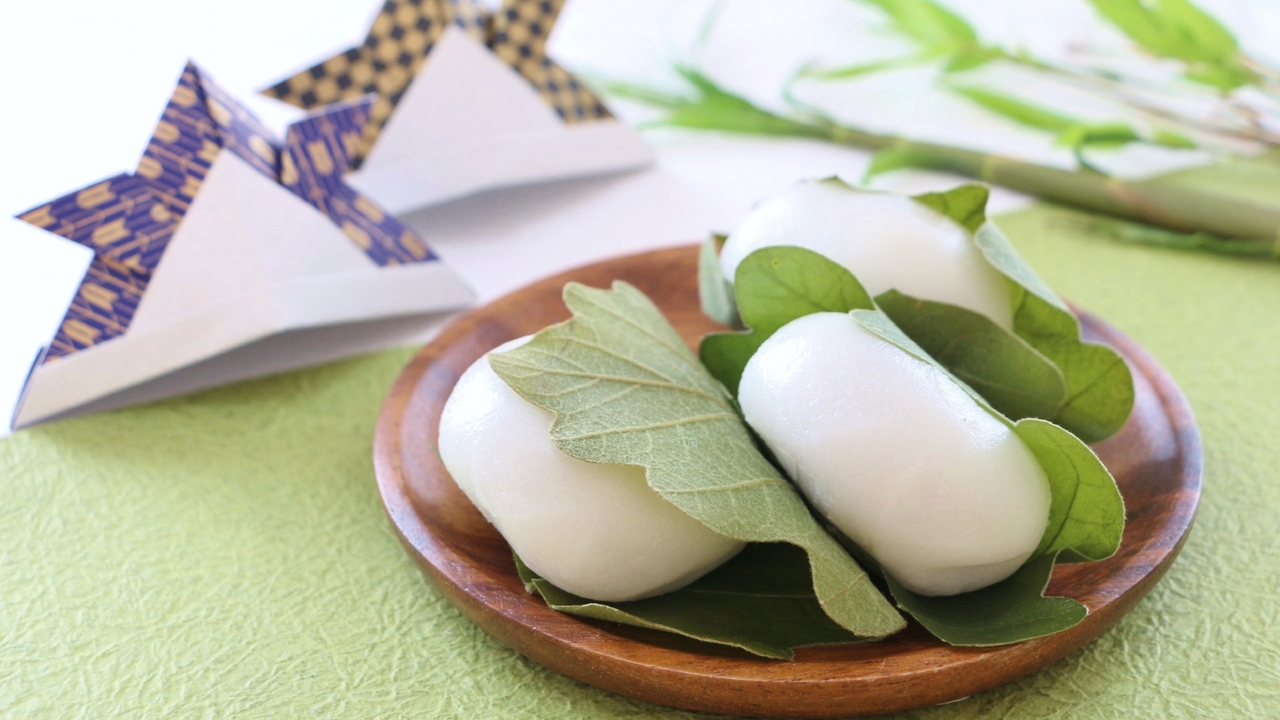 こどもの日に「柏餅」を食べるのはなぜ？特徴や種類、歴史についても解説！