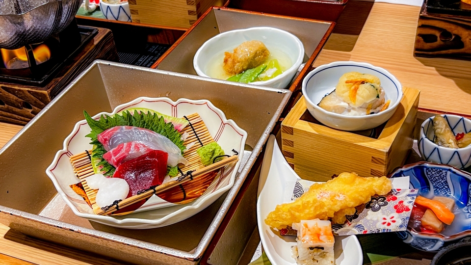 懐石料理と会席料理の違いを知ろう！由来やマナーについても解説