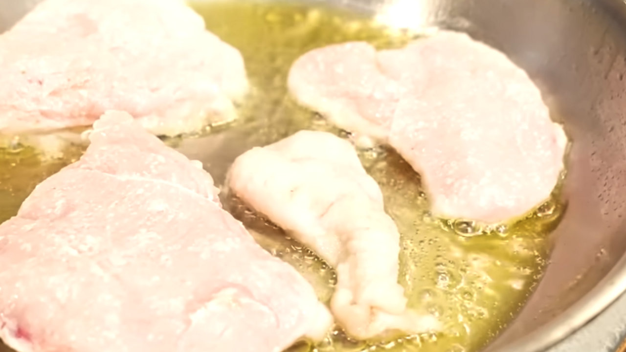 鶏むね肉がパサつく問題、どうすべき？90万回再生されたプロの裏ワザに「やってみよう」「簡単で美味しそう」