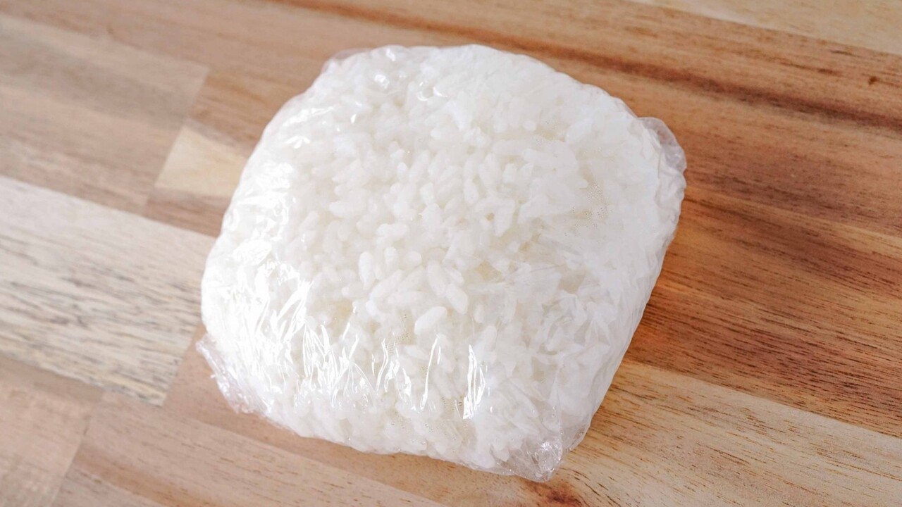 ごはんの冷凍、ラップで包むのは熱いうち？冷めてから？知っておきたい保存の正解