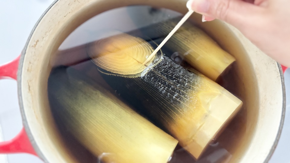 たけのこのアク抜き】米ぬかなしでもうまくできる重曹を使った茹で方を