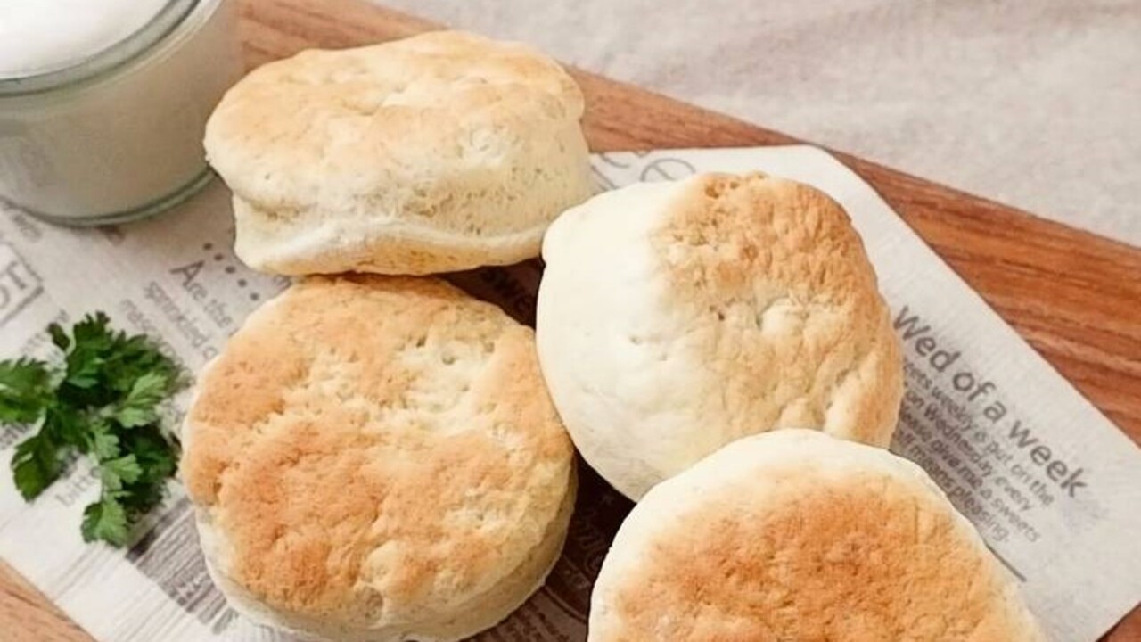混ぜて焼くだけで“お店の味”！おうちで作れるカフェ風スコーン5選