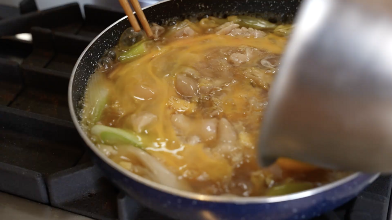 "鶏肉の旨味"を最大限引き出すには？100万回再生された人気シェフの裏ワザに「目から鱗とはまさにこれ」