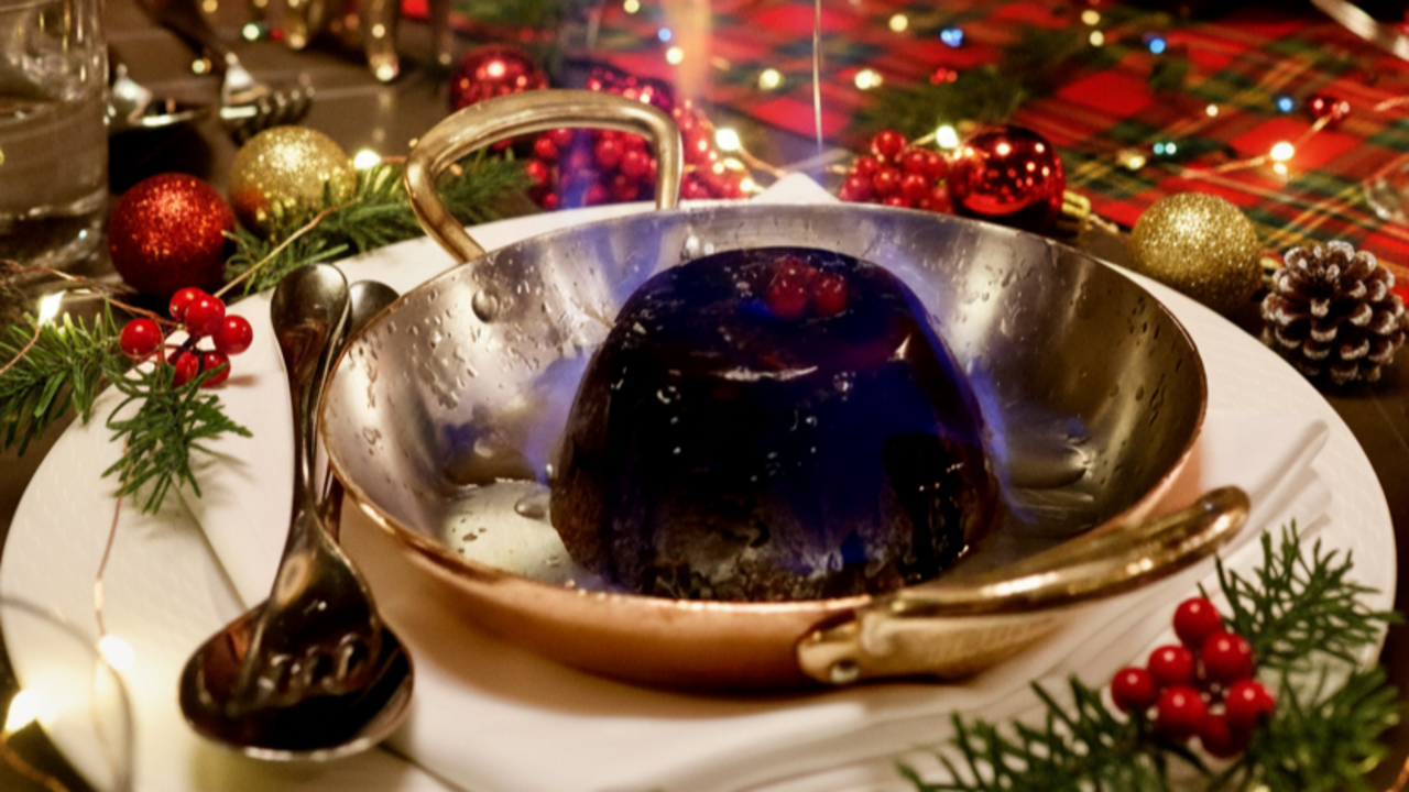 イギリスの伝統菓子「クリスマスプディング」とは？伝統的な作り方や食べ方についても解説！