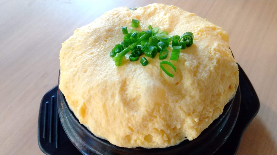 韓国の定番「ケランチム」ってなに？お鍋や電子レンジでの作り方もご