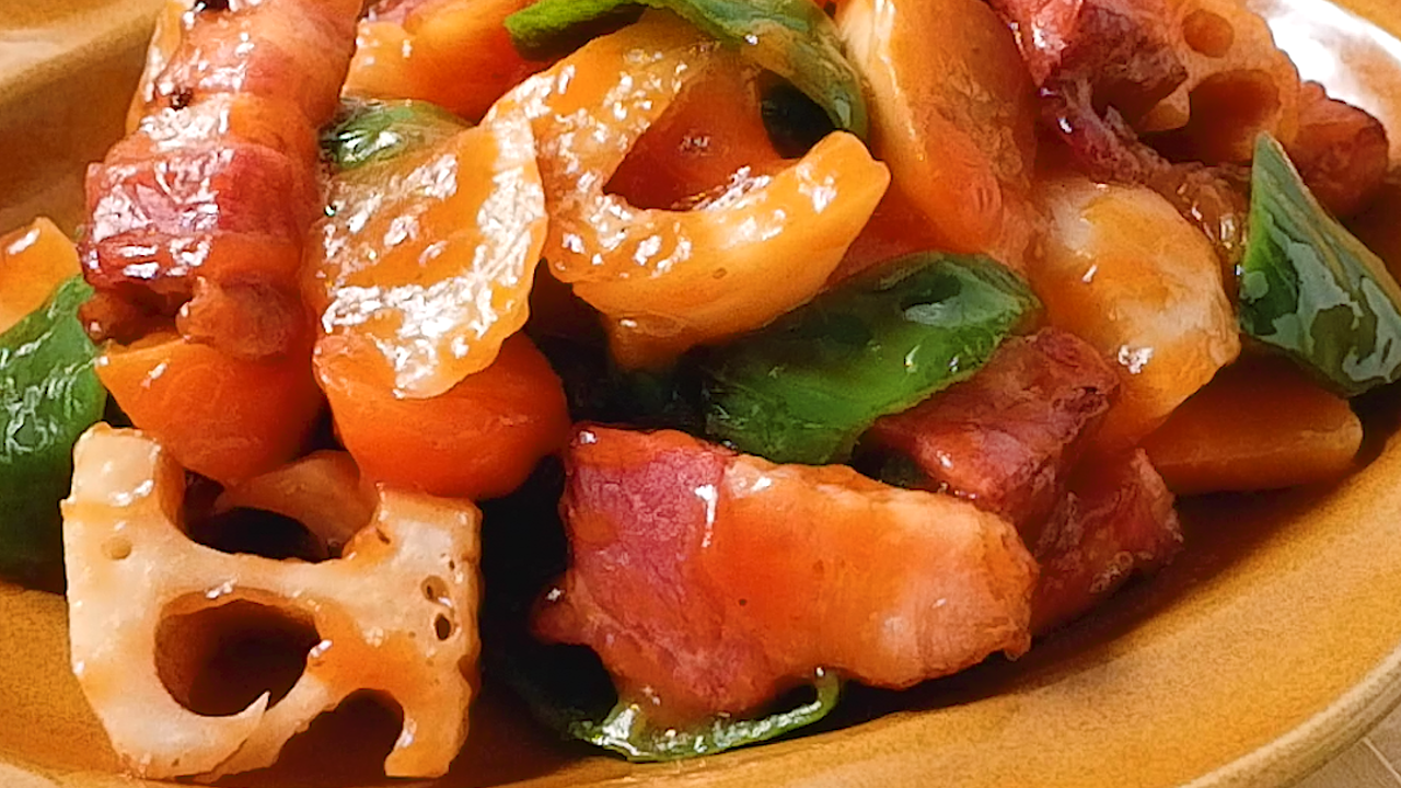 朝ごはんだけじゃありません！夕ご飯に使える“ベーコン主菜”レシピ5選