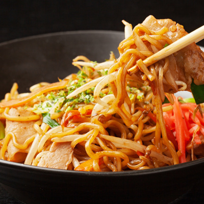 焼きそばの麺がベチャッとしない方法とは？すぐにマネできる裏技に「これだけ！？」「すごいおいしい」