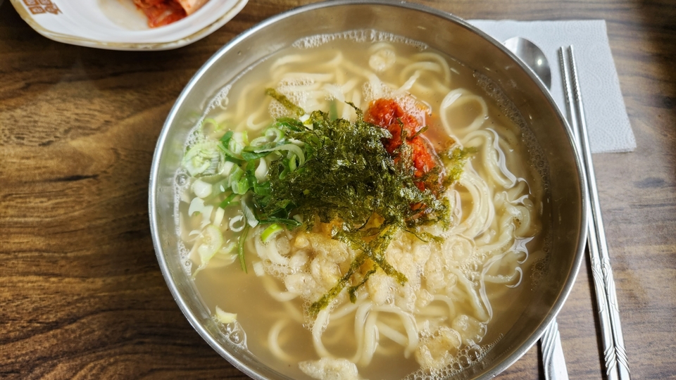 韓国料理「カルグクス」ってどんな料理？特徴や味わい、おいしい食べ方について解説！ | クラシル