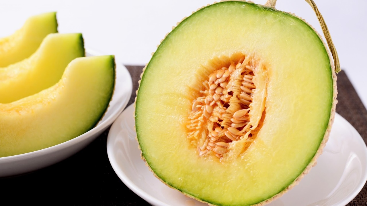 ​“夏の果物”といえばなに？3位桃、2位メロンを抑えてダントツ1位になったのは…