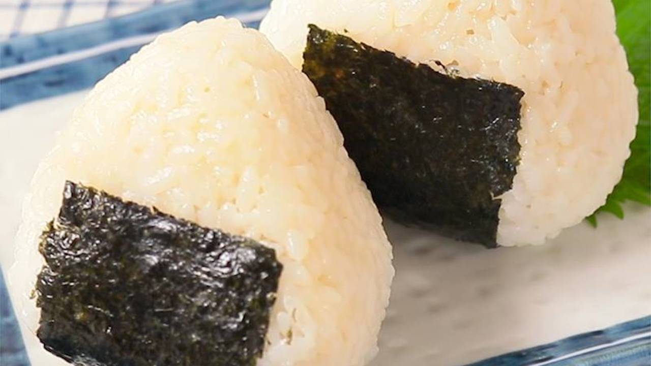 「おにぎり、この手があった！」「毎日食べたい」やみつき“無限おにぎり”レシピ5選