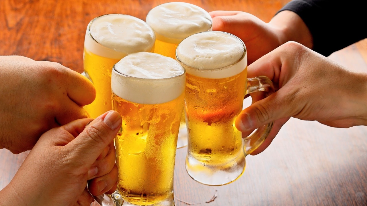 世界で1番“お酒”を飲む国は？3位ベラルーシ、2位バハマを抑えて1位になったのは…