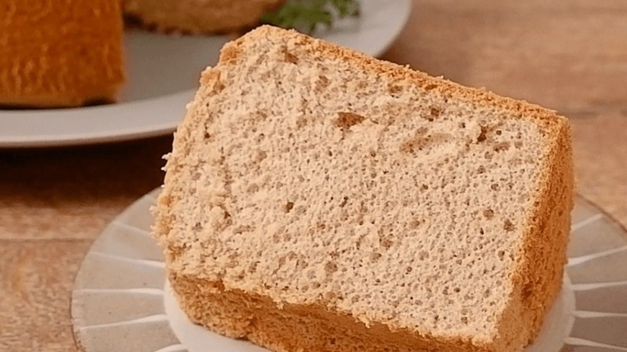 シフォンケーキの丁寧な作り方、ふわふわにするポイントも徹底解説！