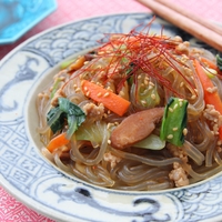 韓国料理のおかず「チャプチェ」ってどんな料理？春雨の特徴や簡単レシピもご紹介！